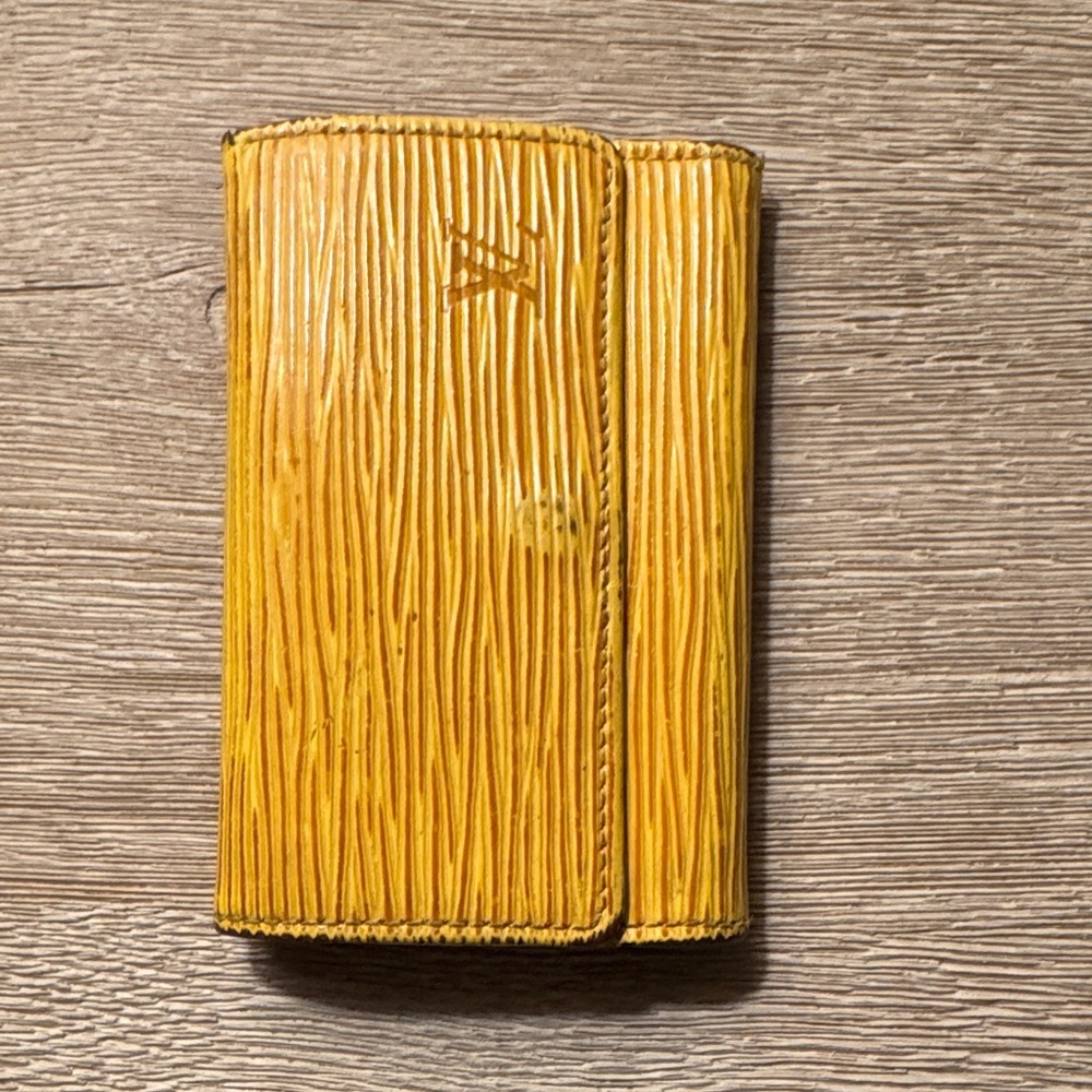 AUTHENTIC Louis Vuitton Yellow Epi Leather 6-Key Holder